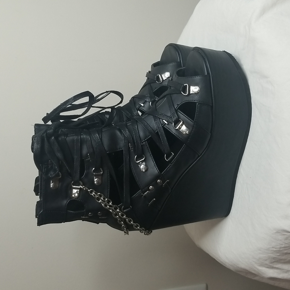 Shoes - Picture 2 of 6